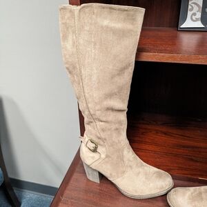 NWOT Pierre Dumas  Tan suede heel boots